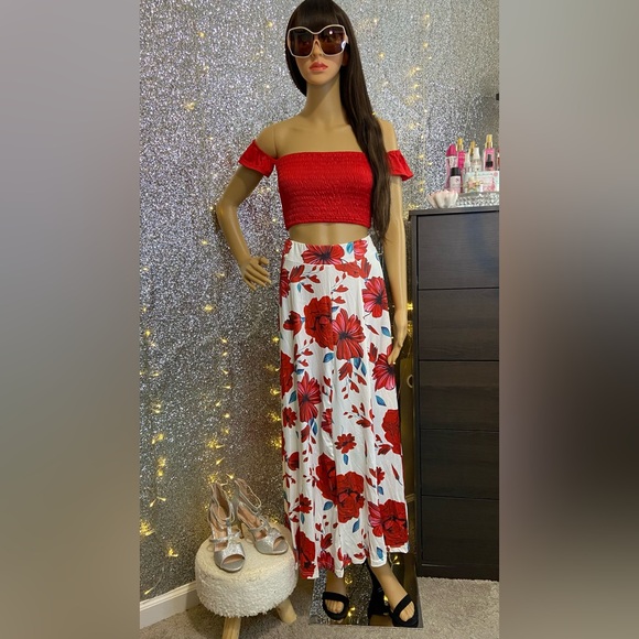 Boho 2-Piece Outfit - Off Shoulder Smocked Top & Floral High Waist Skirt - Picture 2 of 9